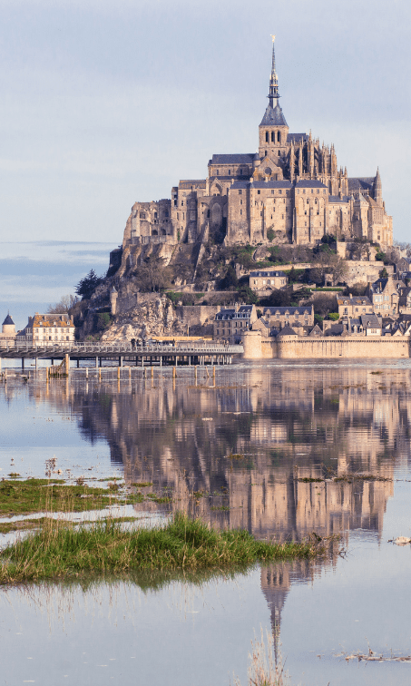 La baie du Mont Saint-Michel dans la Manche est propice aux visites guidées accessibles aux enfants et dog-friendly