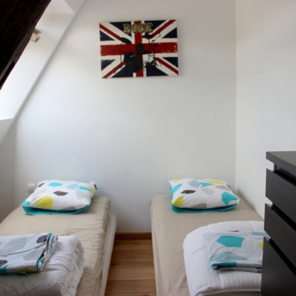 Chambre avec deux lits simples au Domaine de la Ferme de Fourges en Normandie dans l'Eure proche de Pont Audemer