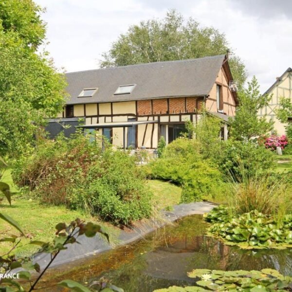 Etang privé dans le jardin des Gites à Beauficel-en-Lyons en Normandie dans l'Eure