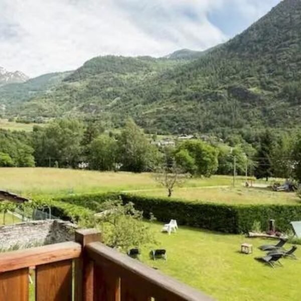 Terrasse vue sur la montagne de la Résidence Le Petit Cœur dans le Val d'Aoste en Italie dans les Alpes à La Salle