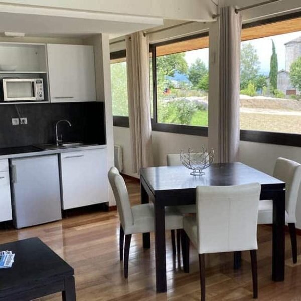 Salon d'un appartement du Domaine du Palais en Ariège dans les Pyrénées à St Lizier