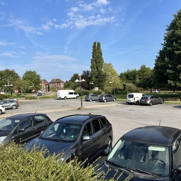 Parking des Salles de réception au CEME Palais des Congrès à Charleroi en Belgique