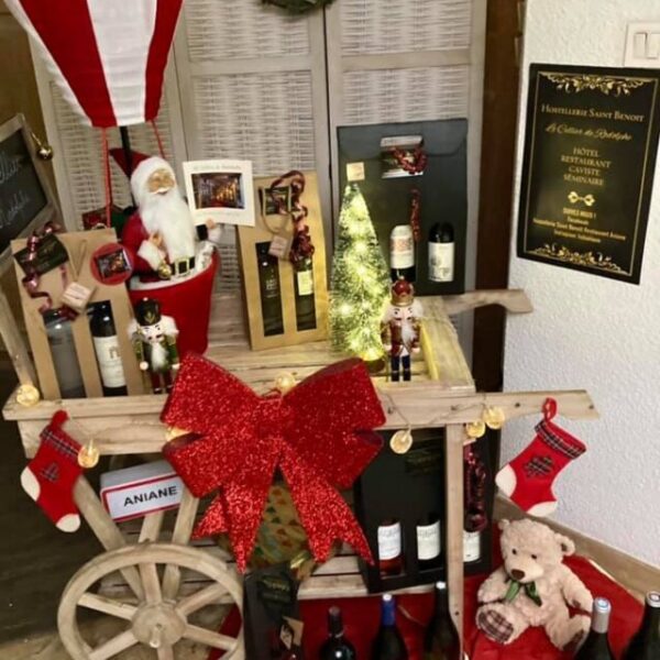 Stand de Noël et coffret de vin du vignoble Le Domaine des Conquêtes dans l'Hérault en Occitanie à Aniane