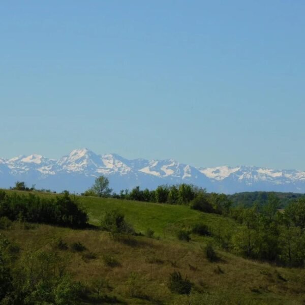 Chaînes des Pyrénées visible depuis les Gîtes de La Masera dans le Gers en Occitanie à Lamazère