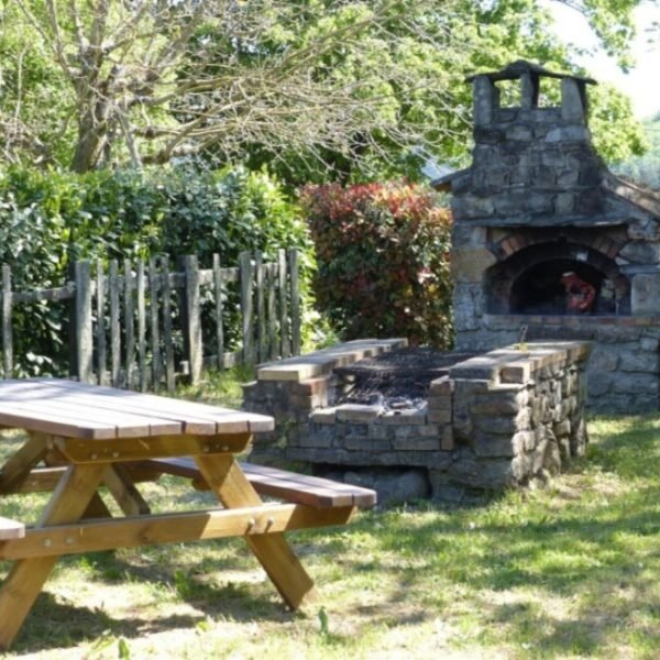 Aire de barbecue et pique-nique du Domaine des Vans en Ardèche Auvergne-Rhône-Alpes à Chambonas