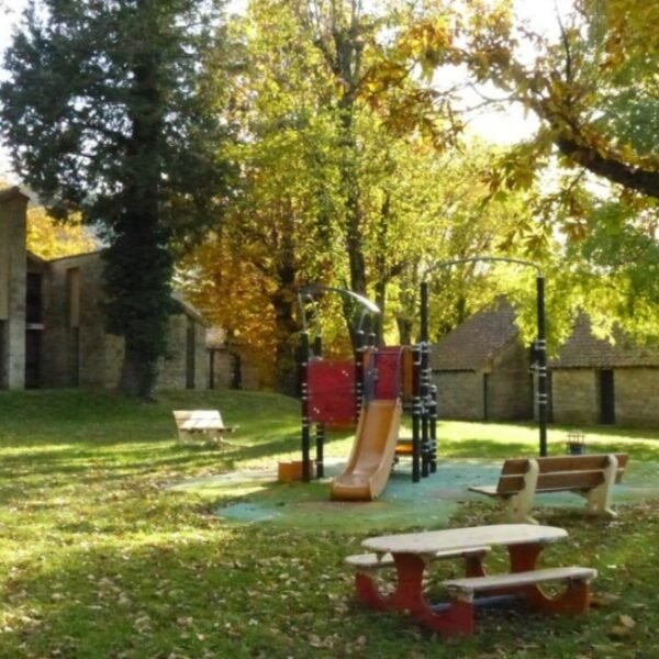 Aire de jeu du Domaine des Vans en Ardèche Auvergne-Rhône-Alpes à Chambonas