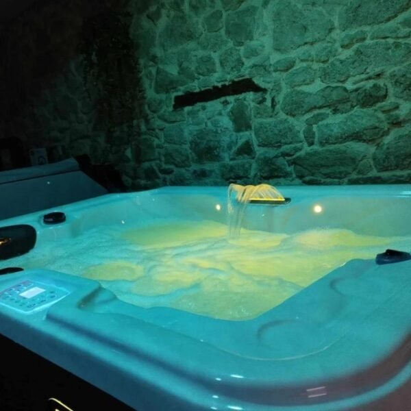 Jacuzzi pour un weekend en amoureux de la Chambre d'Hôtes By Atelier détente et Spa en Gironde en Nouvelle Aquitaine à Castets