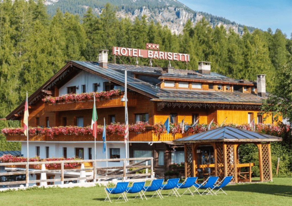 Vous pouvez séjourner avec votre chien à l'hôtel Barisetti Sport Hotel à Cortina d'Ampezzo dans les Dolomites en Italie