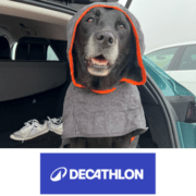 Musher teste le peignoir de bain Decathlon