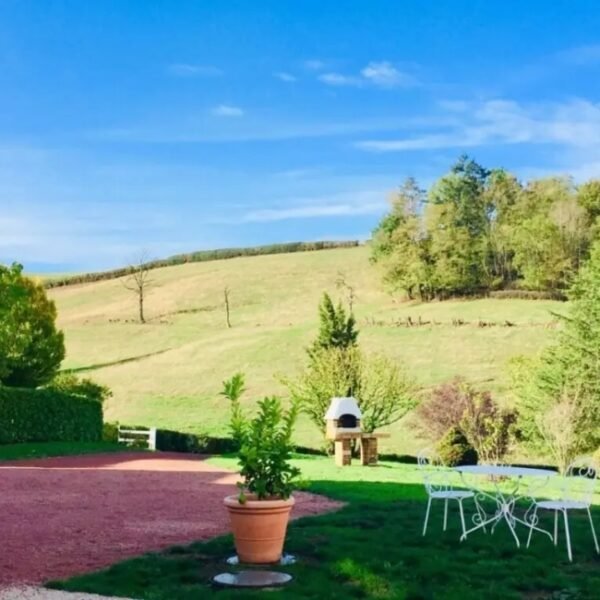 Le parc, jardin clos AU CLOS DES ORMES en Bourgogne en Saône-et-Loire à Dompierre-les-Ormes
