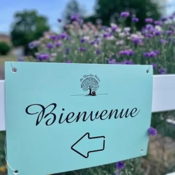 Panneau de bienvenue du gîteAU CLOS DES ORMES en Bourgogne en Saône-et-Loire à Dompierre-les-Ormes
