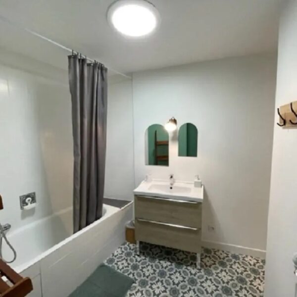 Salle de bain commune AU CLOS DES ORMES en Bourgogne en Saône-et-Loire à Dompierre-les-Ormes
