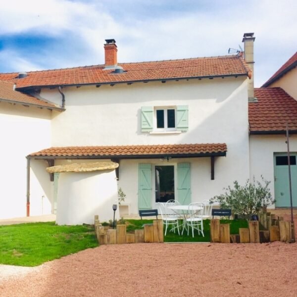 Façade du gite AU CLOS DES ORMES en Bourgogne en Saône-et-Loire à Dompierre-les-Ormes