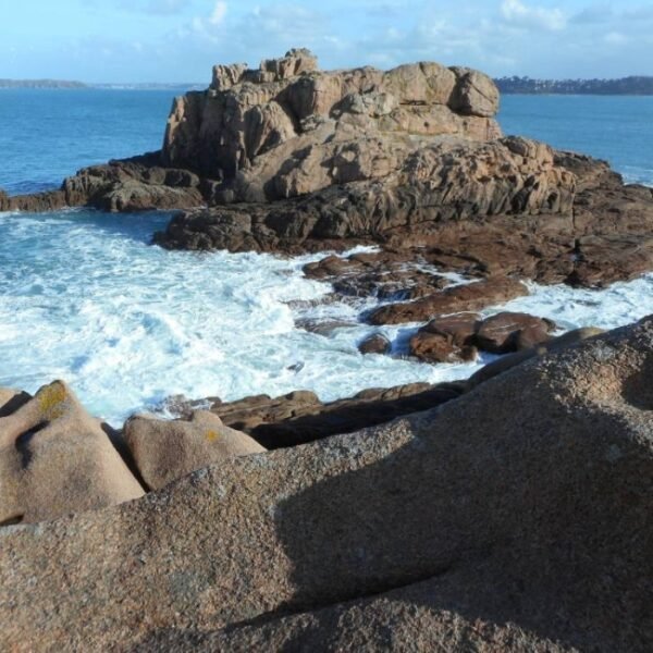 Mer er rocher, paysage de Bretagne à proximité du gîte de Kervalo, moderne et confort pour 4 en Côtes-d'Armor en Bretagne à Pontrieux