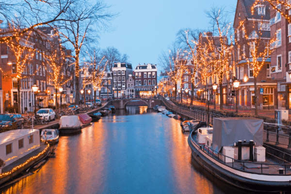 Le Nord-Est des Pays-Bas : Marken, Volendam, Amsterdam avec un chien