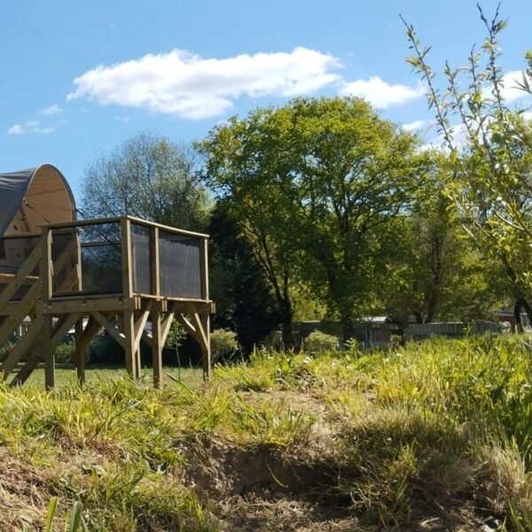 La tente là-haut, hébergement insolite du Camping Les Embruns à Camoëlin dans le Morbihan en Bretagne