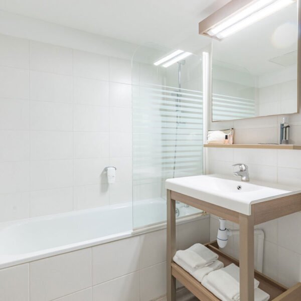 Salle de bain de l'Appart'city Valence