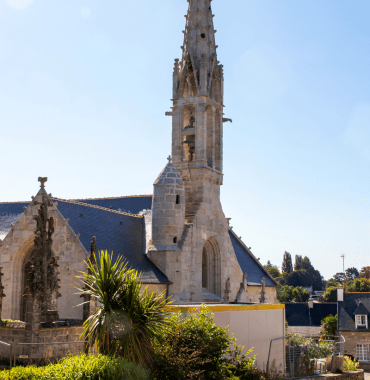 Vous pouvez observer avec votre chien l'église du village de La Forêt-Fouesnant mais pas rentrer à l'intérieur