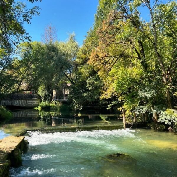 La rivière, l'Ignon, à proximité du Gîte insolite du Domaine Pont Roche en Côte d'or en Bourgogne-Franche-Comté à Frénois