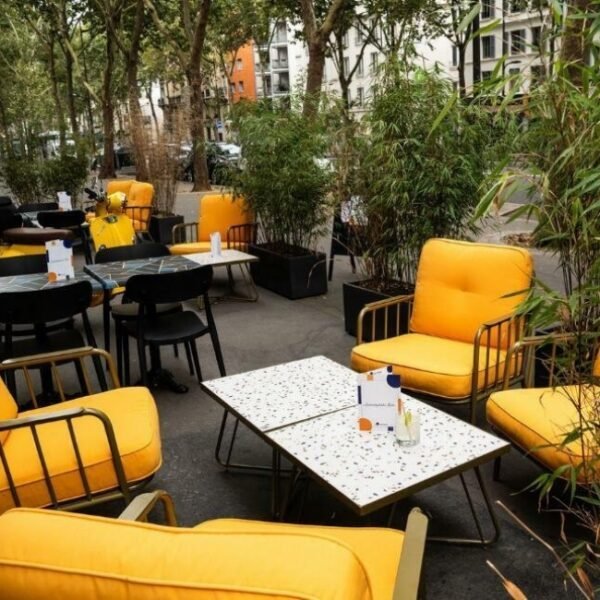 La terrasse de l'Anamorphose de L'Hôtel Graphik Montparnasse à Paris en Île de France