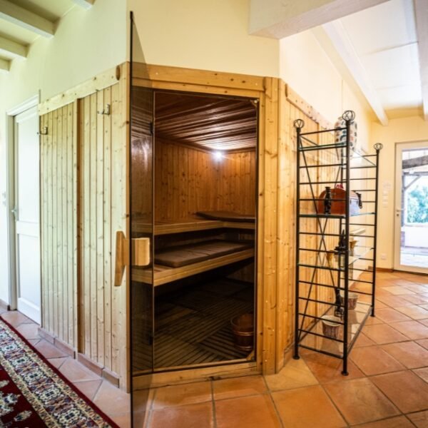 Le sauna traditionnel du Gîte la Ferme du Château à Marquefave en Haute-Garonne en Occitanie