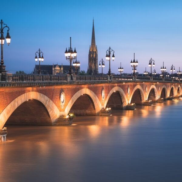 Centre historique de Bordeaux proche de d'un appartement de l'Appart'City Classic Bordeaux Saint Jean d'Illac en Gironde en Nouvelle Aquitaine