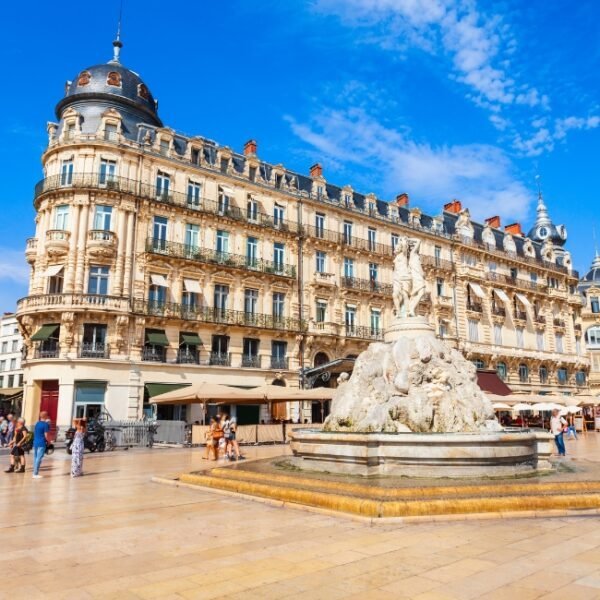 La place de la comédie à Montpellier, proche de l'Appart'City Confort Montpellier Saint-Roch à Montpellier dans l'Hérault en Occitanie