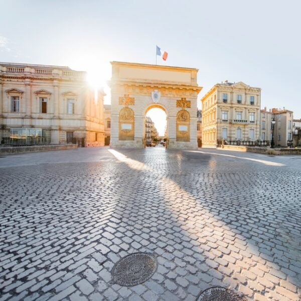 L'Arc de triomphe de Montpellier, Appart'City Montpellier Millénaire à Montpellier dans l'Hérault en Occitanie