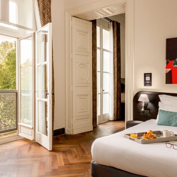 Une chambre double d'un appartement de l'Appart'City Collection Nîmes Arènes **** à Nîmes dans le Gard en Occitanie