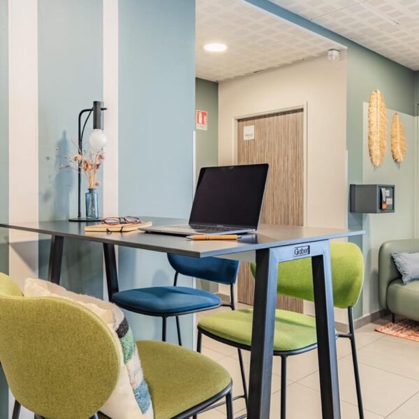 Espace travail à l'Appart'City Confort Perpignan Centre Gare dans les Pyrénées Orientales en Occitanie
