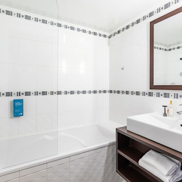 Salle de bain d'un appartement de l'Appart'City Classic Nantes Carquefou dans la Loire Atlantique en Pays de la Loire