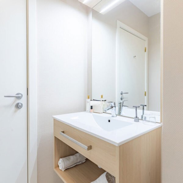 Salle de bain d'un appartement d'Appart'City Classic Arlon Porte du Luxembourg en Belgique