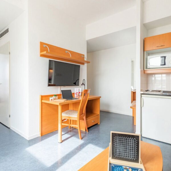 Espace bureau d'un appartement de l'Appart'City Confort Lyon Gerland dans le Rhône en Auvergne Rhône Alpes