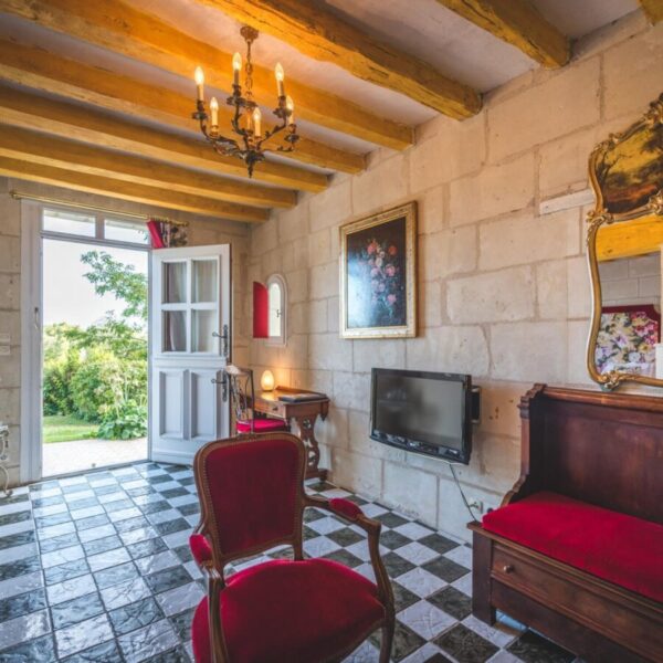 L'entrée d'une chambre troglodyte de l'Hôtel Demeure de la Vignole à Turquant en Maine-et-Loire dans les Pays de la Loire