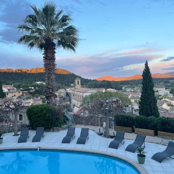 Vue depuis la terrasse du Restaurant Gastronomique Le Château d'Argens à Les Arcs sur Argens près de Draguignan dans le Var