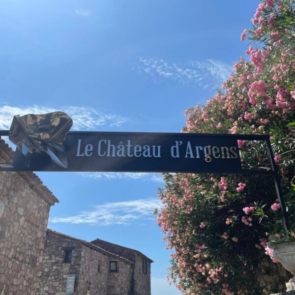 Entrée du Restaurant Gastronomique Le Château d'Argens à Les Arcs sur Argens près de Draguignan dans le Var