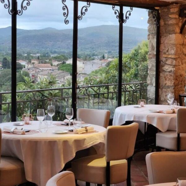 Salle du Restaurant Gastronomique Le Château d'Argens à Les Arcs sur Argens près de Draguignan dans le Var