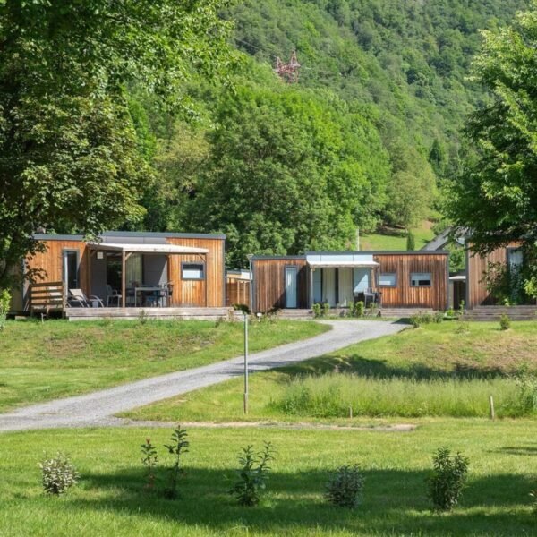 Des mobil-homes du Camping Pradelongue à Bagnères-de-Luchon en Haute-Garonne en Occitanie