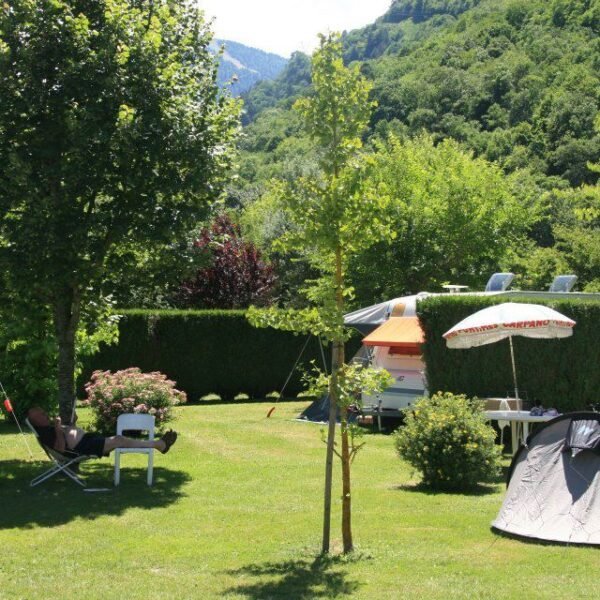 Des emplacements tentes au Camping Pradelongue à Bagnères-de-Luchon en Haute-Garonne en Occitanie