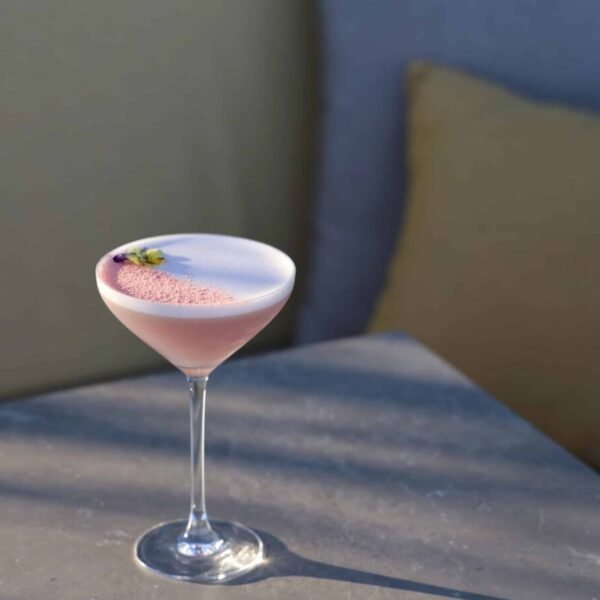 Un cocktail du bar du rooftop du Sangha Hôtel Toulouse à Toulouse en Haute-Garonne en Occitanie