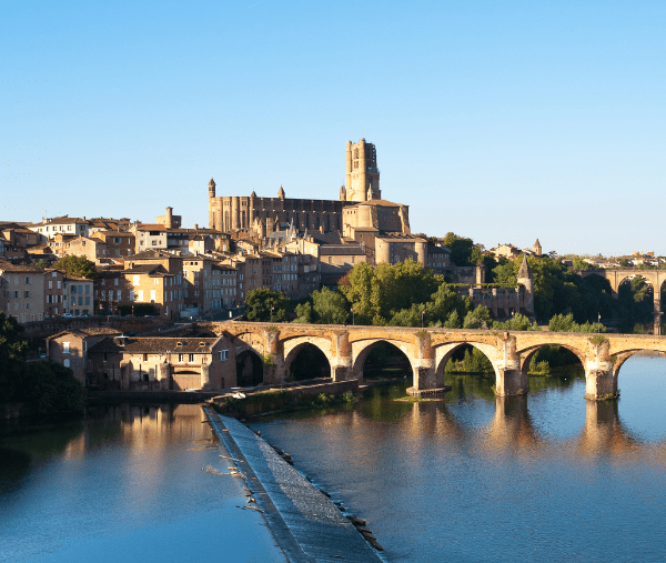 Un pont à Albi dans le Tarn en Occitanie.