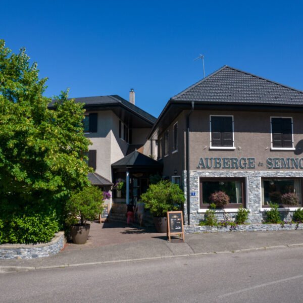 la façade du Restaurant de l'Auberge le Semnoz à Saint-Jorioz en Haute-Savoie en Auvergne-Rhône-Alpes