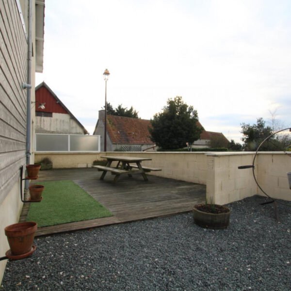 Les extérieurs du Gîte Le Vieux Noyer à Liesville-sur-Douve dans la Manche en Normandie