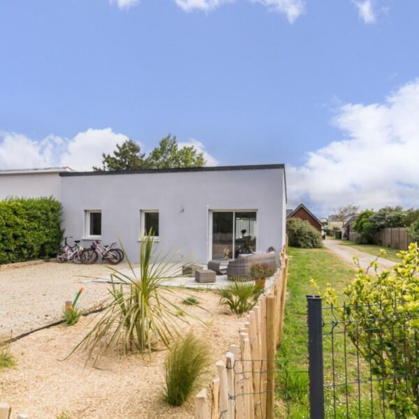 Le jardin du Gîte Saro à Saint-Jean-de-la-Rivière dans la Manche en Normandie