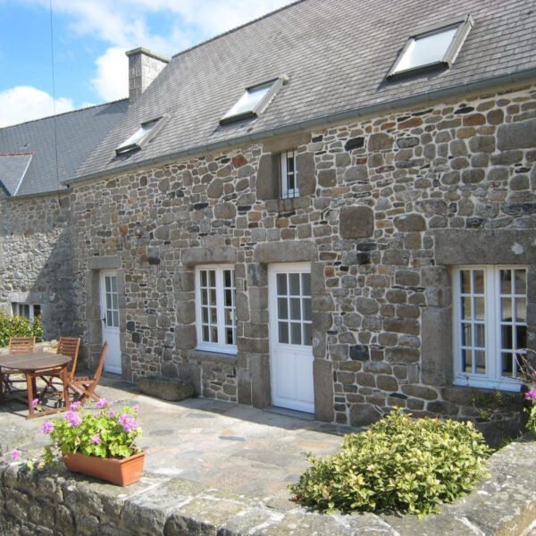 La façade du gîte le Grand des Gîtes Le Grand et Le Petit à Flamanville dans la Manche en Normandie