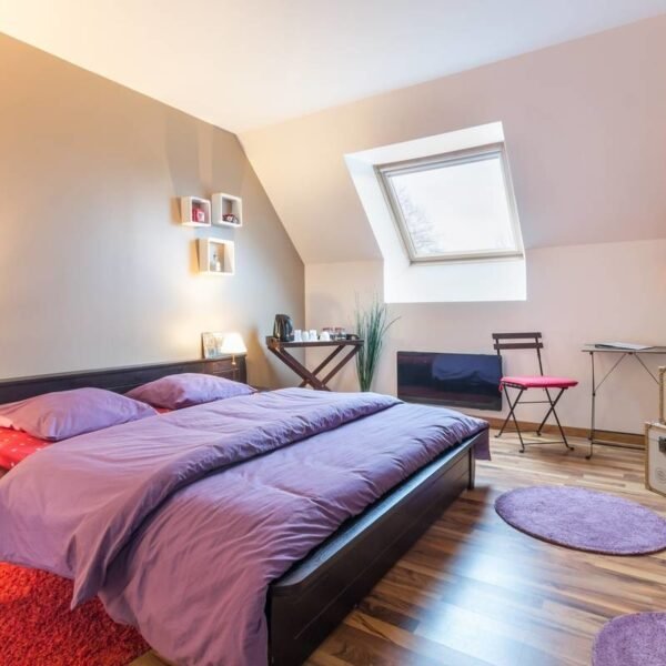 Une chambre double du Gîte Les Ecuries Mécaniques à Saint-Sauveur-le-Vicomte dans la Manche en Normandie