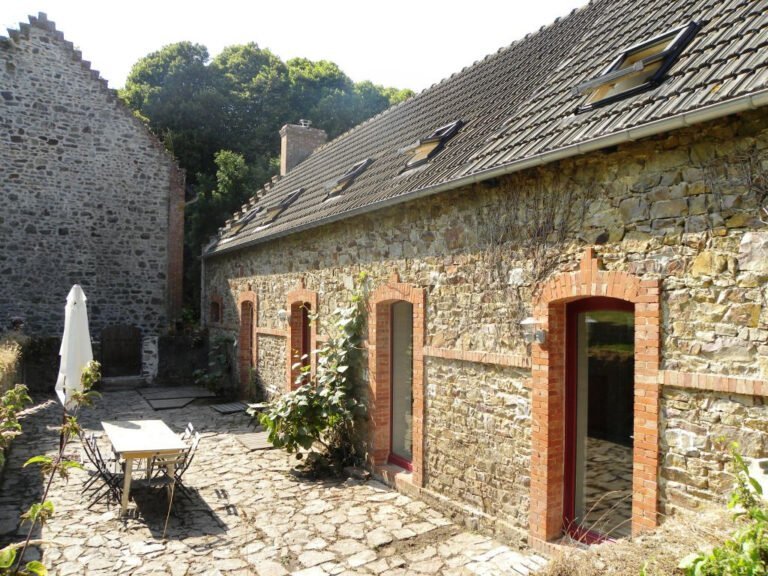La façade du Gîte La Jardinerie à Aumeville-Lestre dans la Manche en Normandie