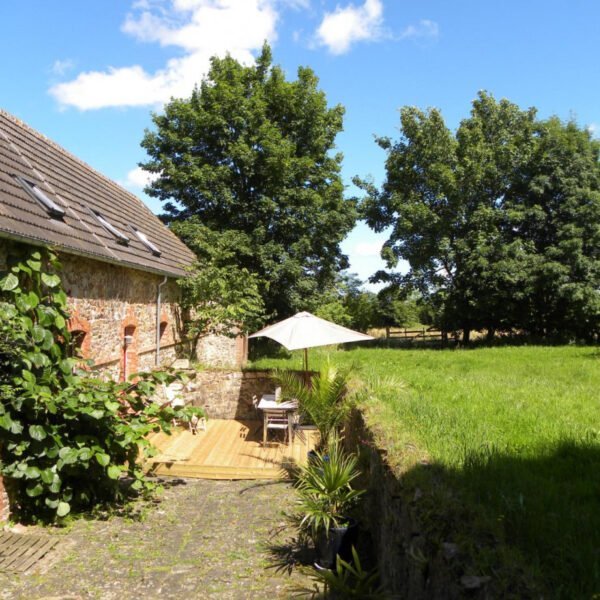 Le jardin du Gîte La Jardinerie à Aumeville-Lestre dans la Manche en Normandie
