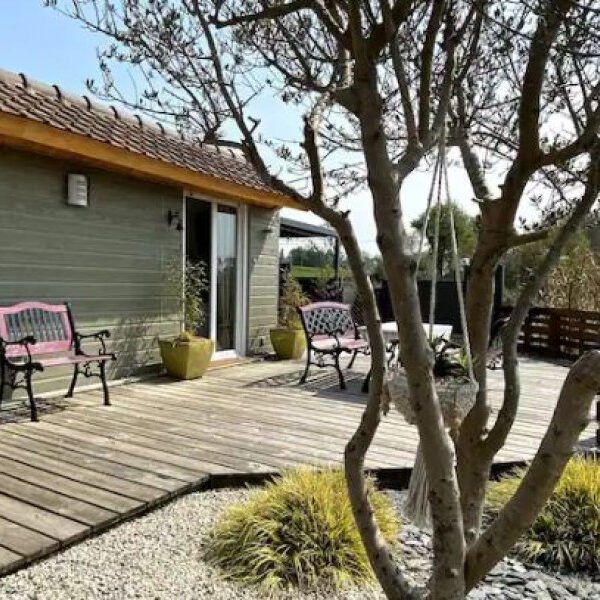 La terrasse du Gite Chez Arnault et Nelly à Lolif dans la Manche en Normandie