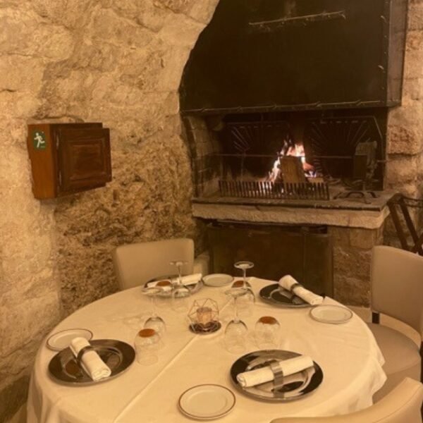 Table du restaurant gastronomique de l'Hôtel Le Château d'Argens à Les Arcs sur Argens près de Draguignan dans le Var